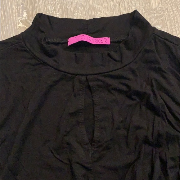 long sleeve black crop top with slit in the middle - Picture 2 of 2